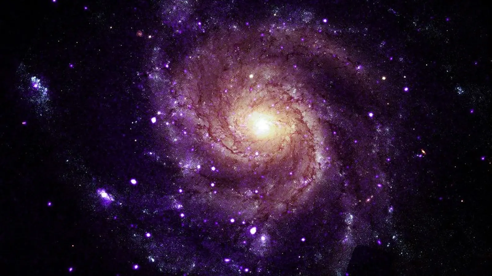 Image composite officielle de la galaxie M101 observée par Chandra et des télescopes optiques