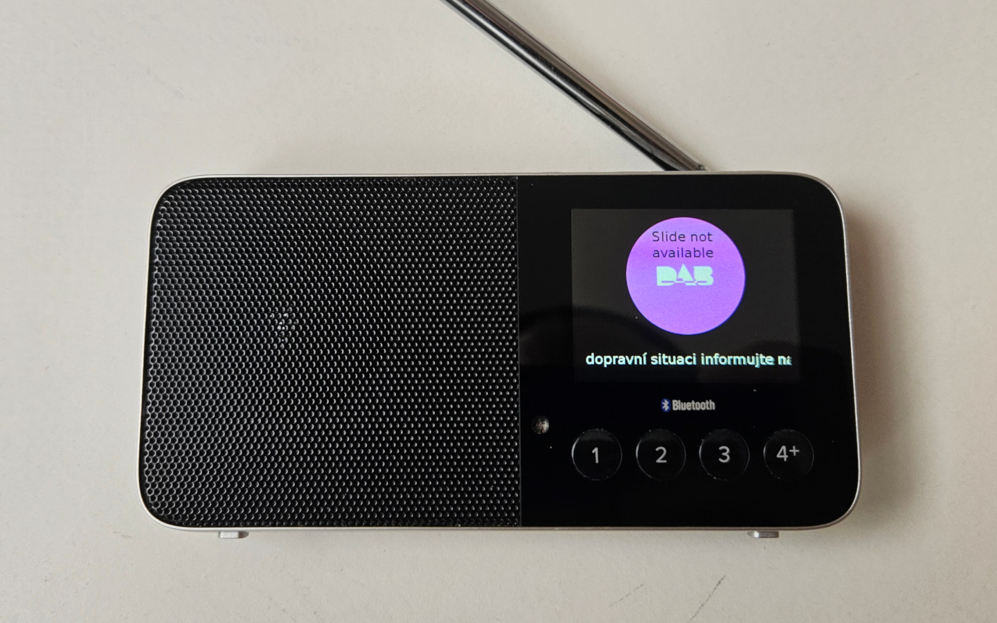 Récepteur radio numérique Pure Move T4 avec écran et boutons, photographie d’illustration de janvier 2026