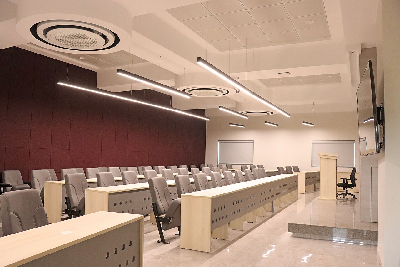 Salle d’enseignement de l’Universal Ai University à Karjat, en Inde, en 2023 ; photographie d’illustration de la formation à l’IA.