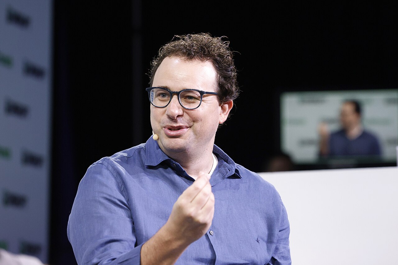 Dario Amodei, dirigeant d’Anthropic, sur scène à TechCrunch Disrupt en septembre 2023.