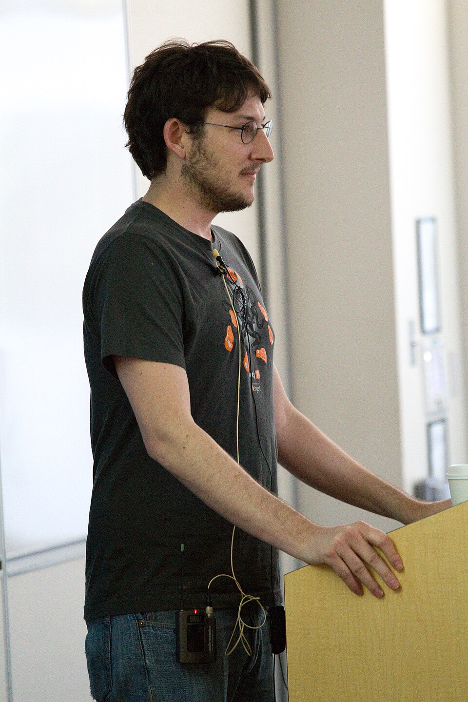 Ryan Dahl intervenant à YUIConf 2010 à Sunnyvale, photographie d’archive