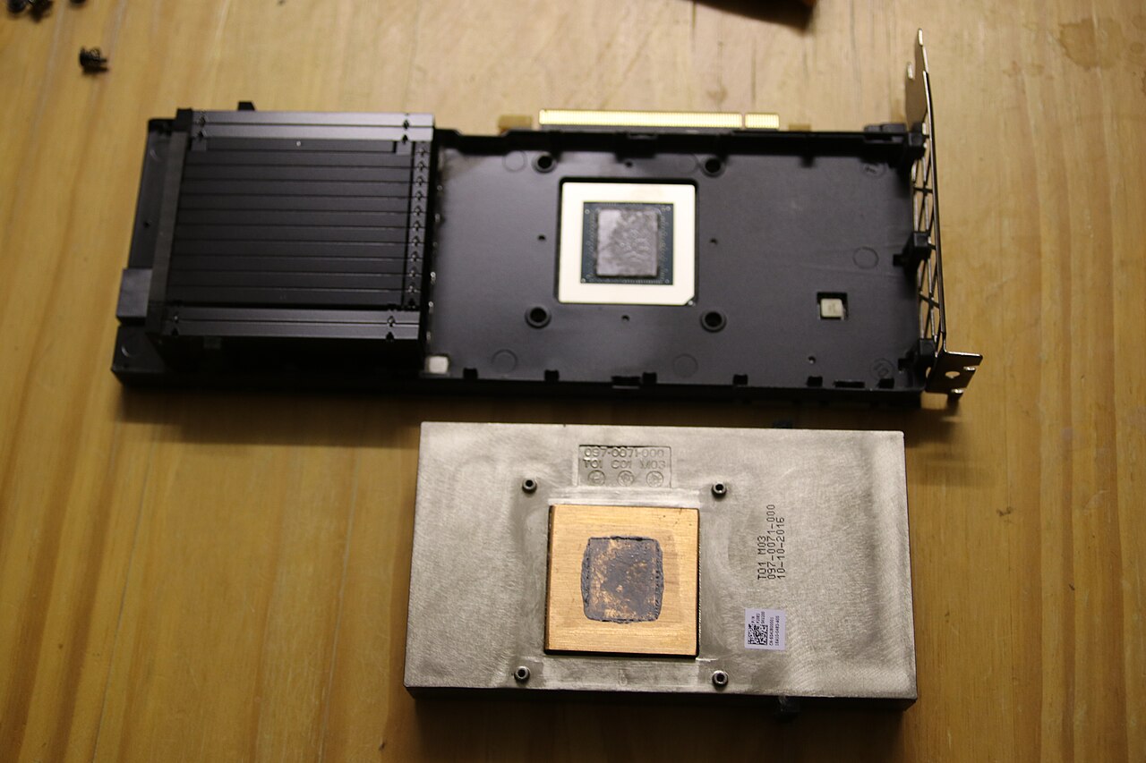Carte Nvidia P40 avec son dissipateur retiré, photo d’illustration du calcul sur GPU, sans lien avec les équipements de DeepSeek.